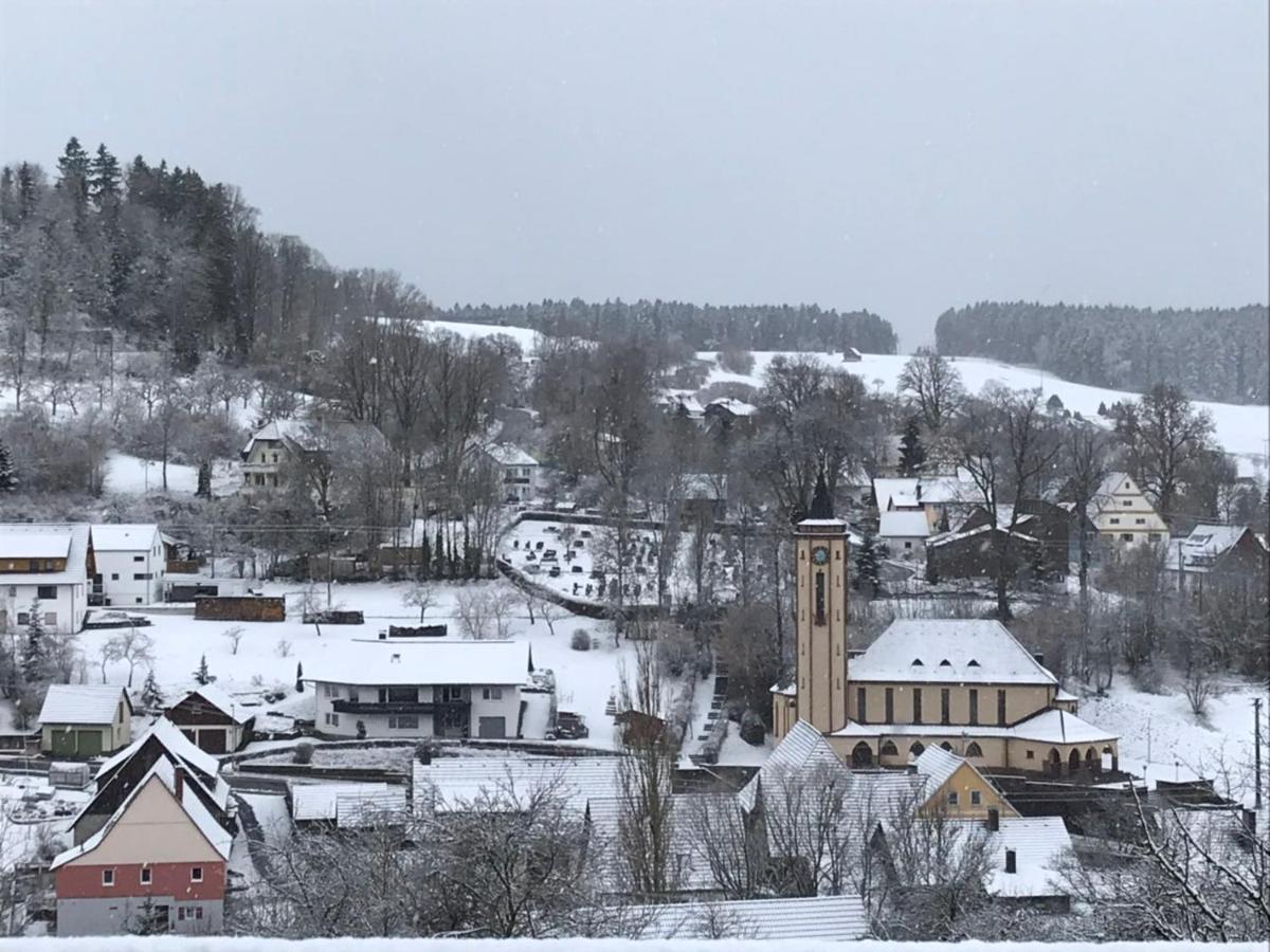 Grosse Und Helle 3 Zi Wohnung In Lossburg-Betzweiler, Schwarzwald Exterior foto
